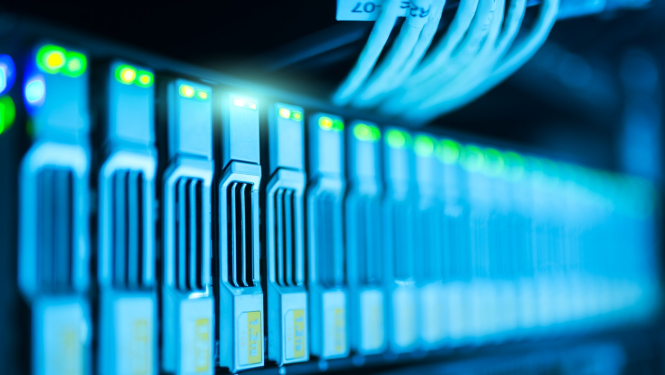 Datu serveri zilā apgaismojumā