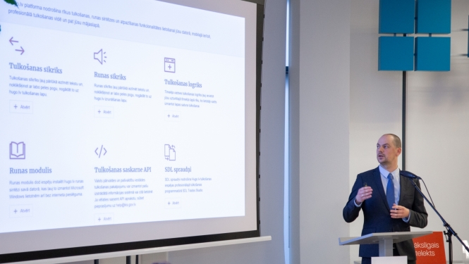 KISC direktora vietnieks Jānis Ziediņš uzstājas ar prezentāciju par valodas tehnoloģiju platformu Hugo.lv