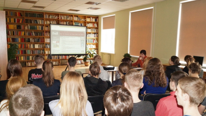 Seminārs bibliotēkā