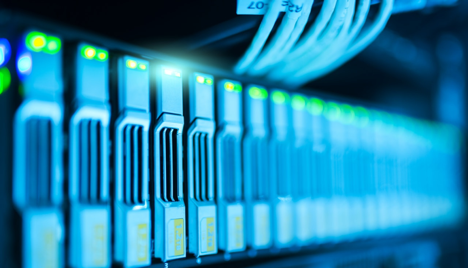 Datu serveri zilā apgaismojumā