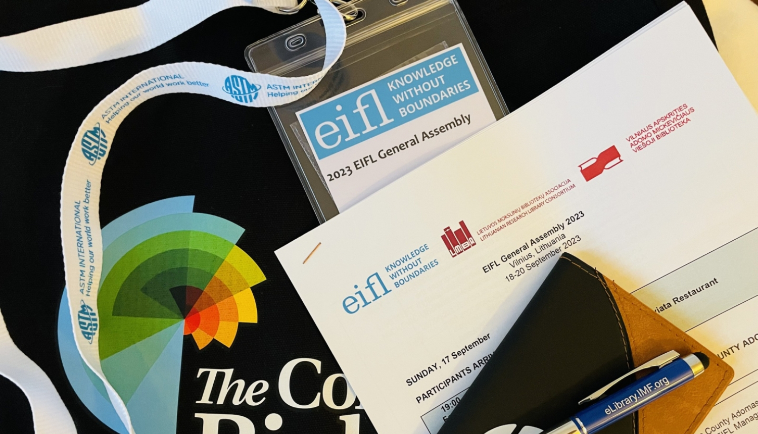 Ģenerālās asamblejas reprezantācijas materiāli - pildspalva, piezīmju papīrs