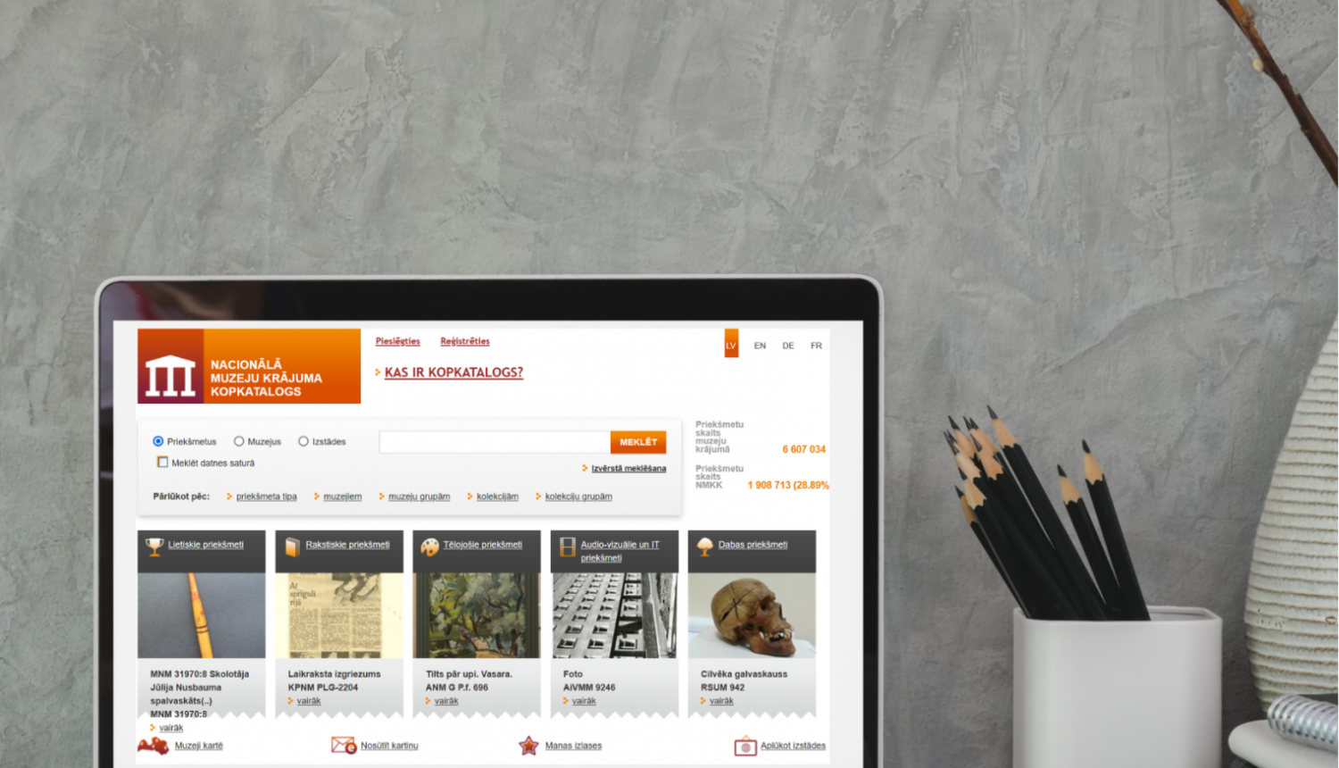 Datora ekrāns ar atvērtu NMKK sistēmu