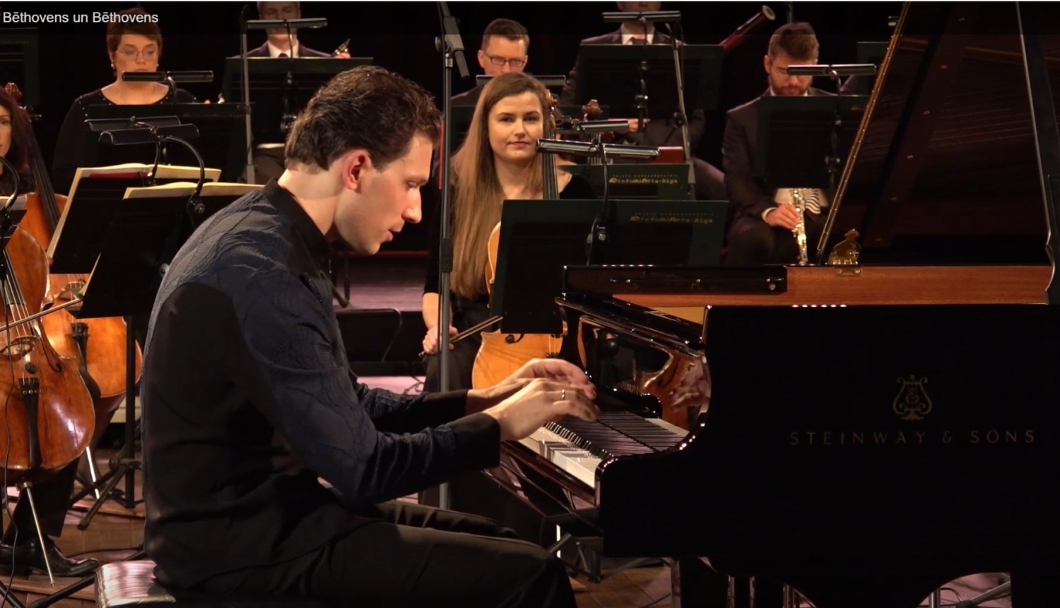 Pianists Reinis Zarins pie kavierēm koncertā "Bēthovens un Bēthovens"